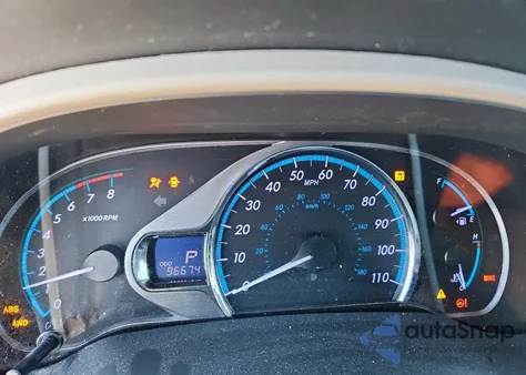 2013 Toyota Sienna Xle z USA, uszkodzony, nr VIN 5TDDK3DC4DS057421